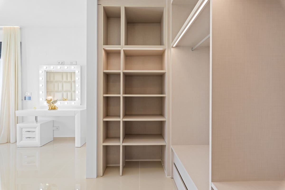 5 bedroom Villa for sale in San Miguel de Salinas - € 849,000 (Ref: 9364090)