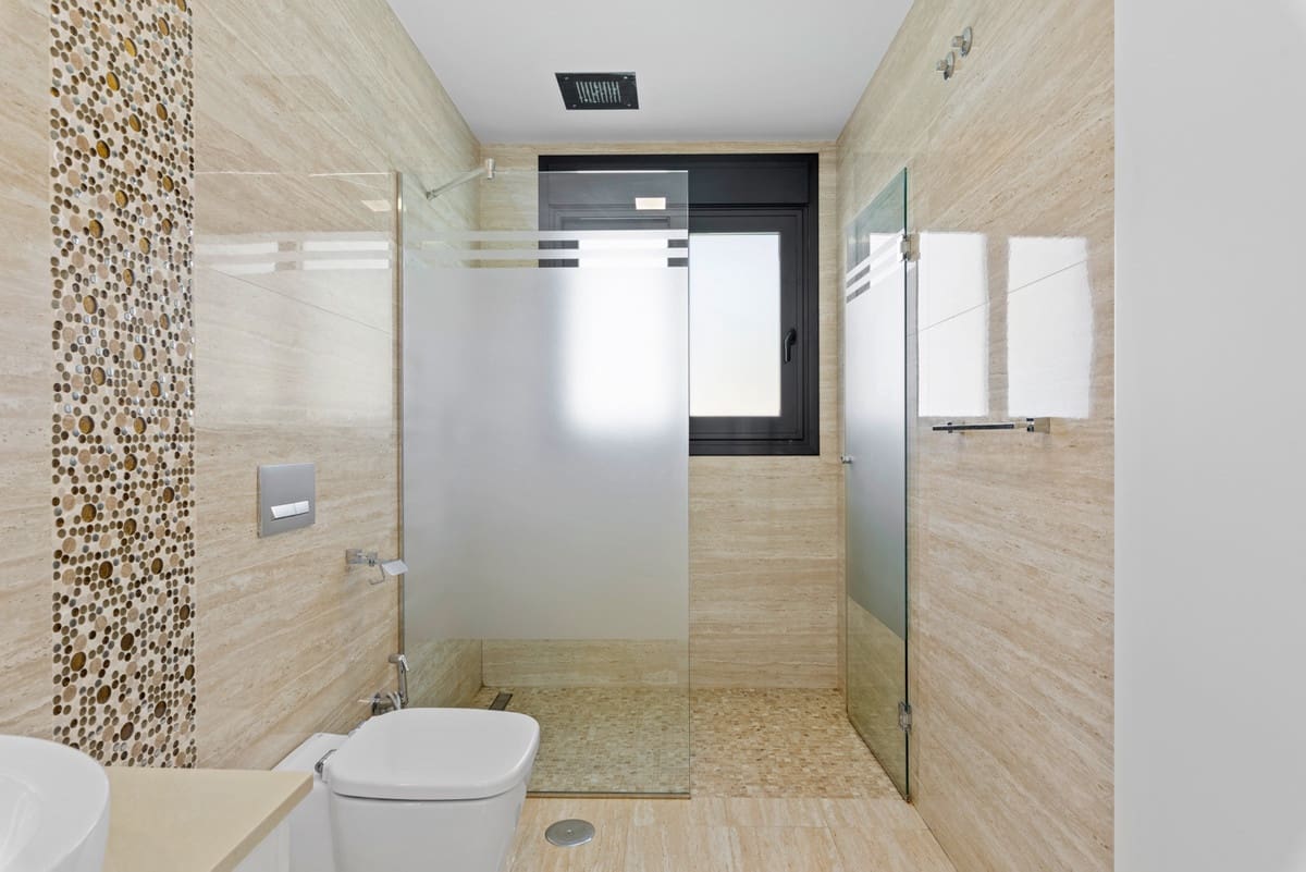 5 bedroom Villa for sale in San Miguel de Salinas - € 849,000 (Ref: 9364090)