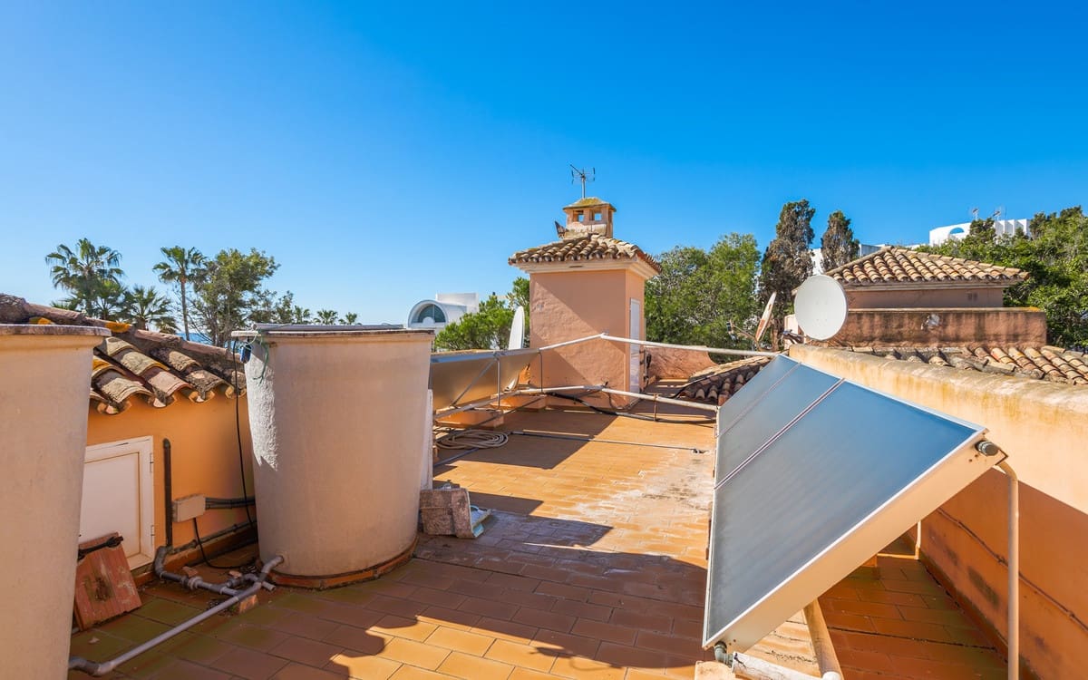 Chalet de 8 habitaciones en New Golden Mile en venta - 6.800.000 € (Ref: 9364096)