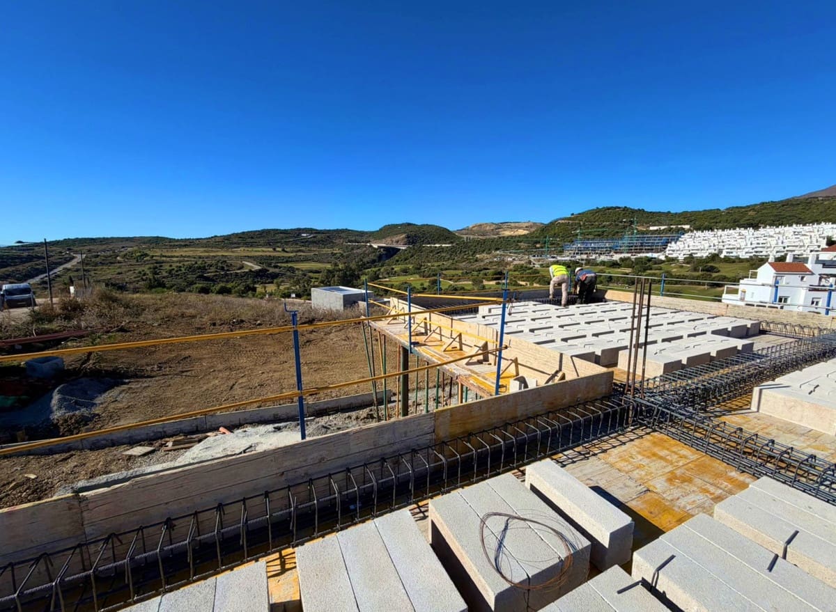 3 bedroom Villa for sale in Estepona - € 1,800,000 (Ref: 9364100)