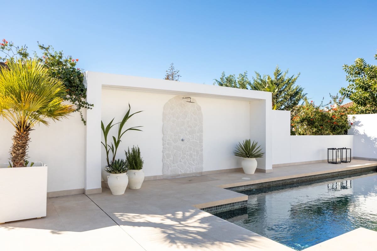 5 bedroom Villa for sale in El Rosario - € 3,295,000 (Ref: 9364105)
