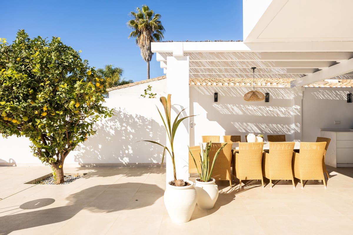 5 bedroom Villa for sale in El Rosario - € 3,295,000 (Ref: 9364105)