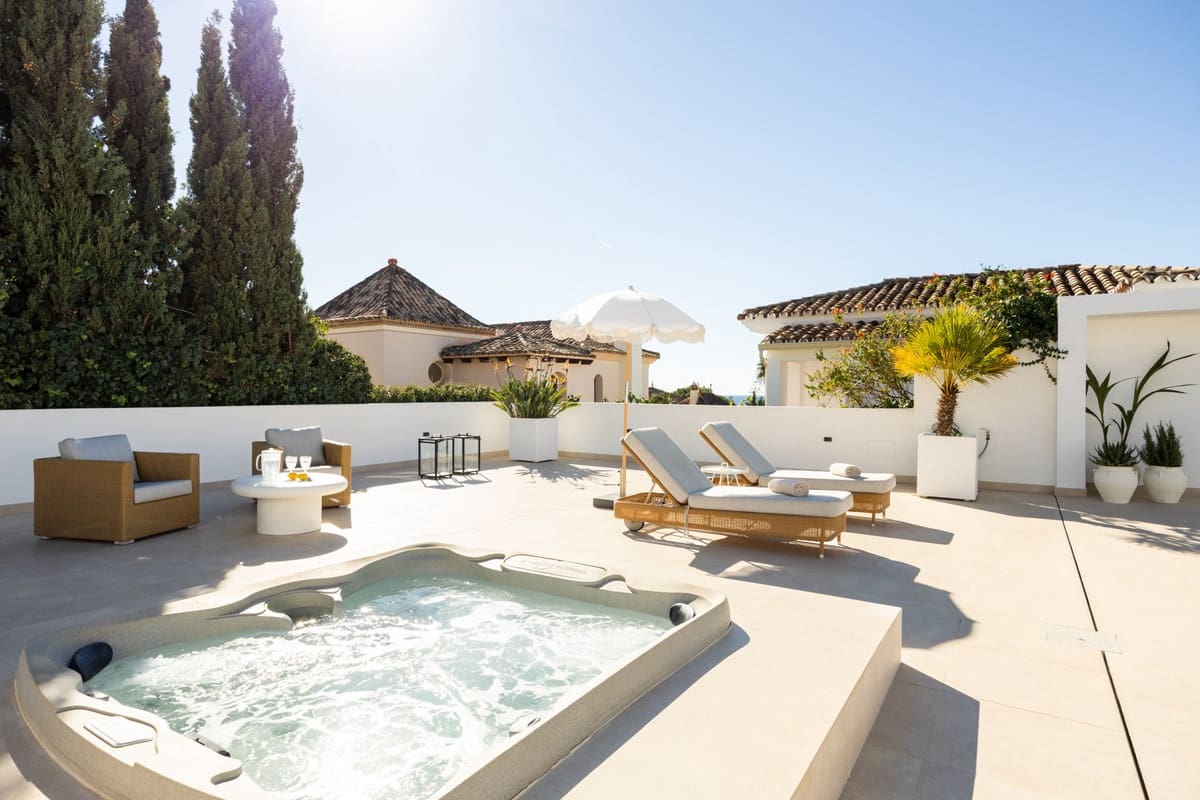 5 bedroom Villa for sale in El Rosario - € 3,295,000 (Ref: 9364105)