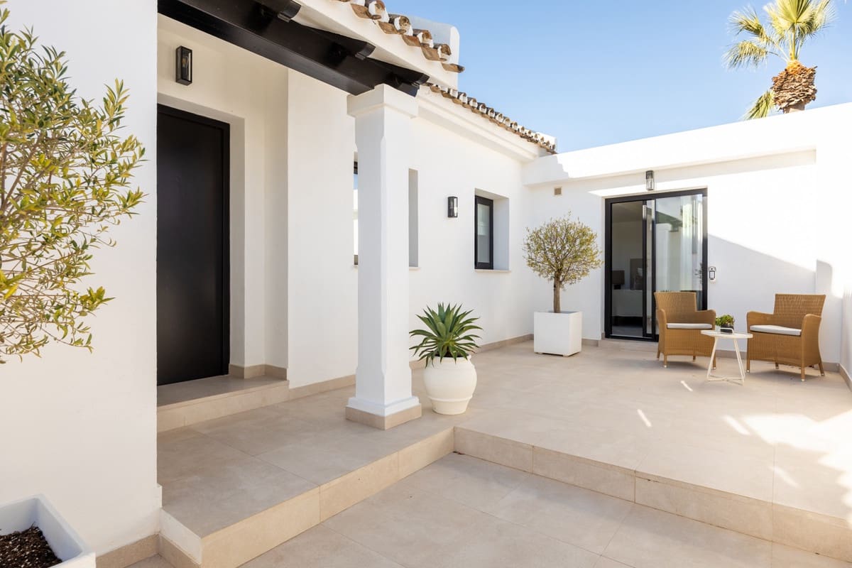 5 bedroom Villa for sale in El Rosario - € 3,295,000 (Ref: 9364105)