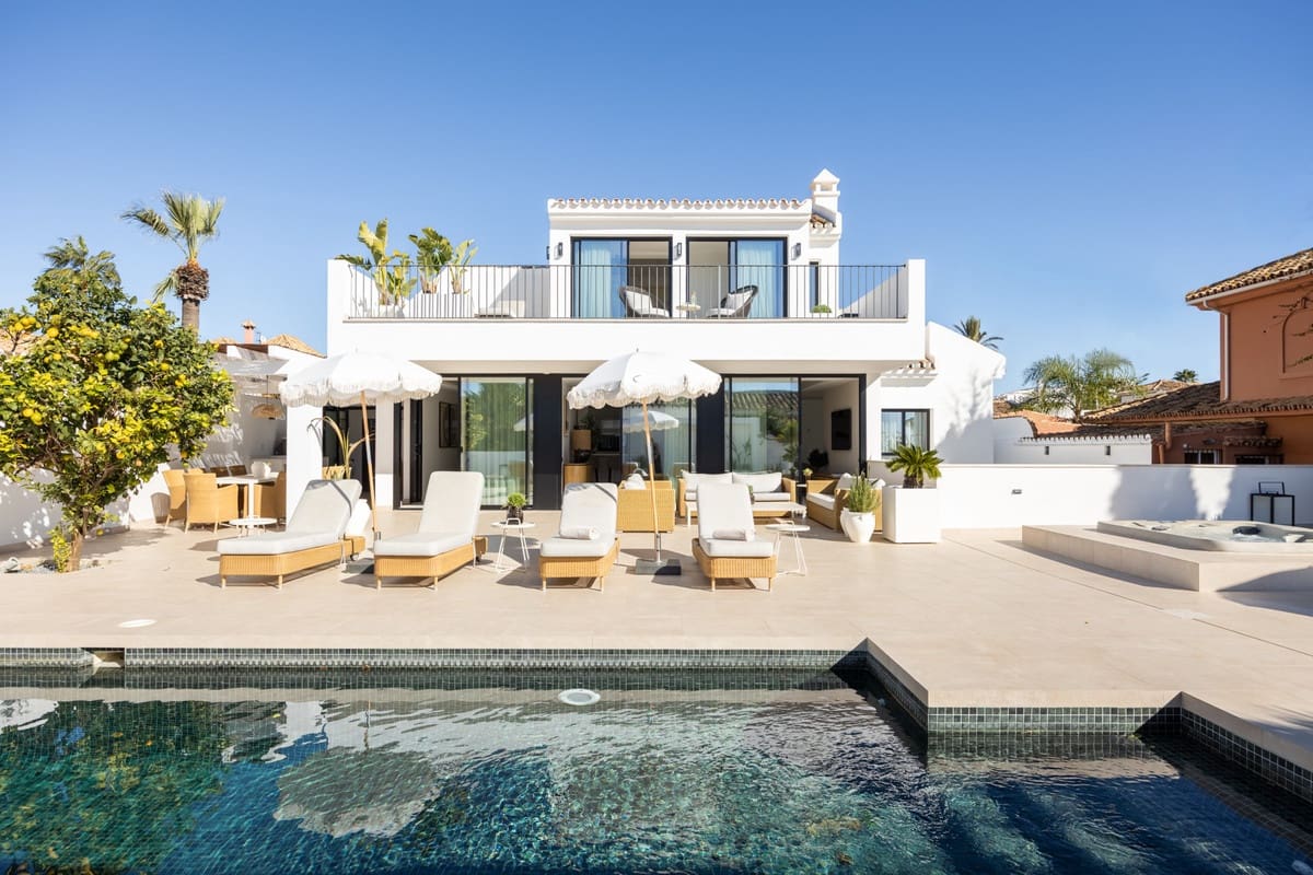 5 bedroom Villa for sale in El Rosario - € 3,295,000 (Ref: 9364105)