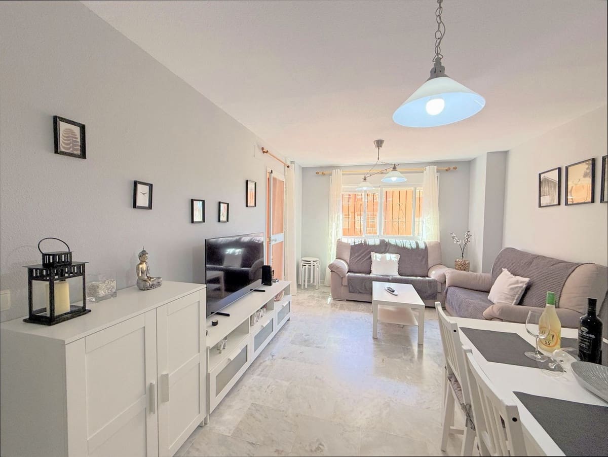 2 soveværelse Lejlighed til salg i La Duquesa / Puerto de la Duquesa - € 268.000 (Ref: 9364126)