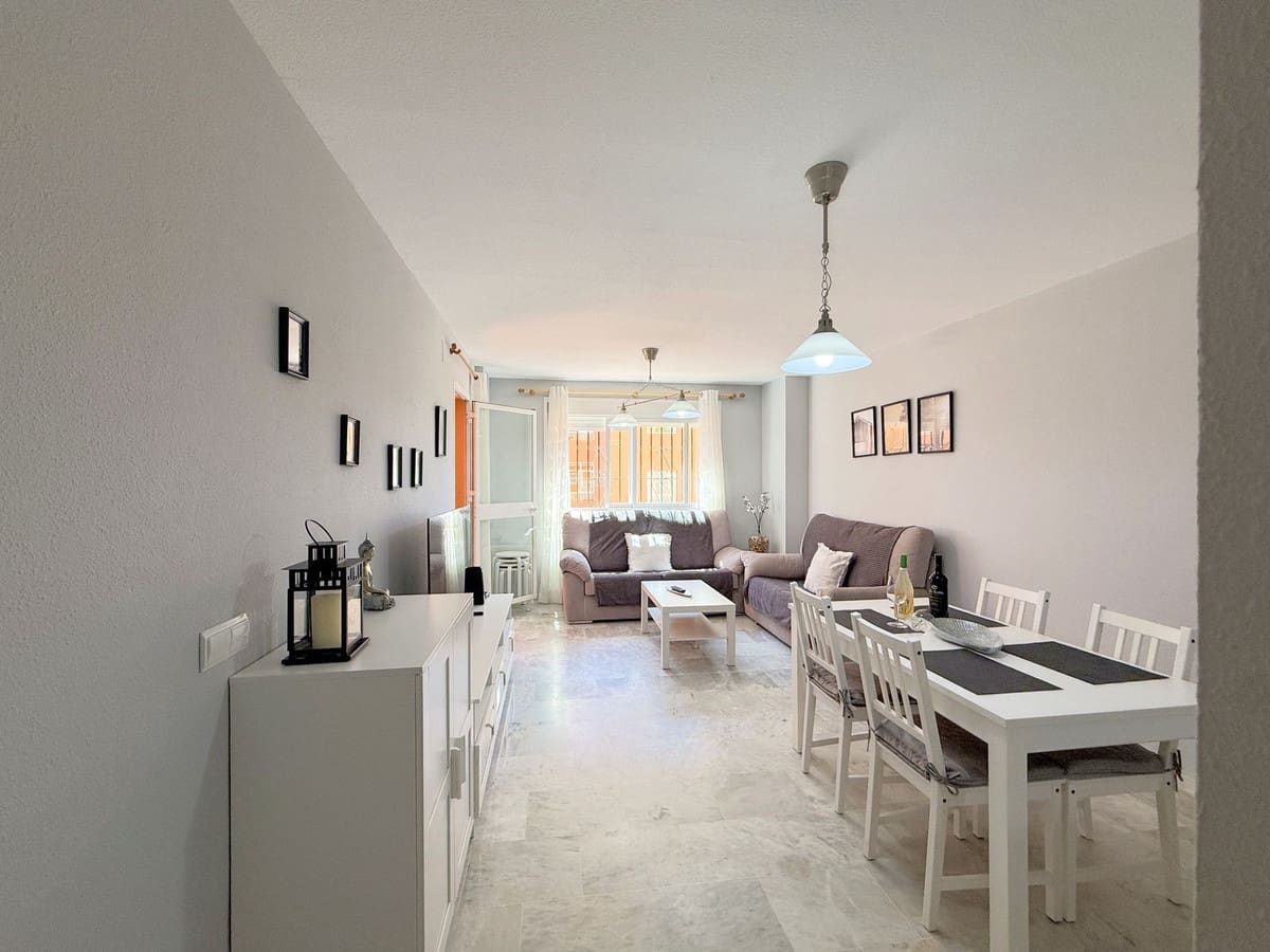 2 soveværelse Lejlighed til salg i La Duquesa / Puerto de la Duquesa - € 268.000 (Ref: 9364126)