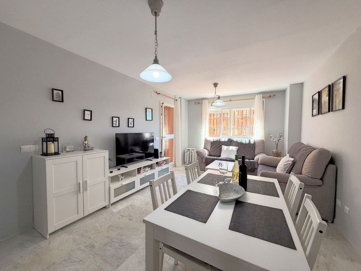 2 soveværelse Lejlighed til salg i La Duquesa / Puerto de la Duquesa - € 268.000 (Ref: 9364126)