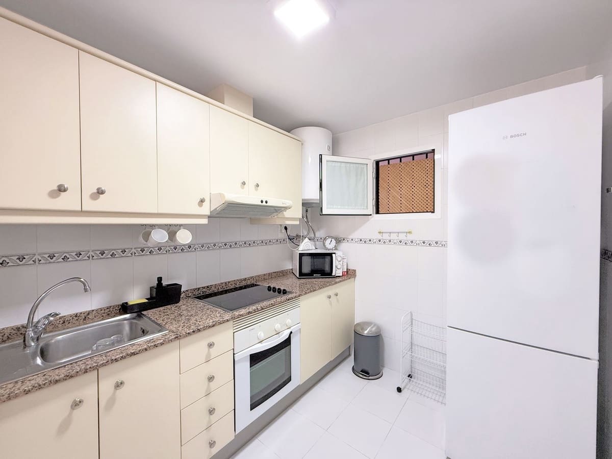 2 soveværelse Lejlighed til salg i La Duquesa / Puerto de la Duquesa - € 268.000 (Ref: 9364126)