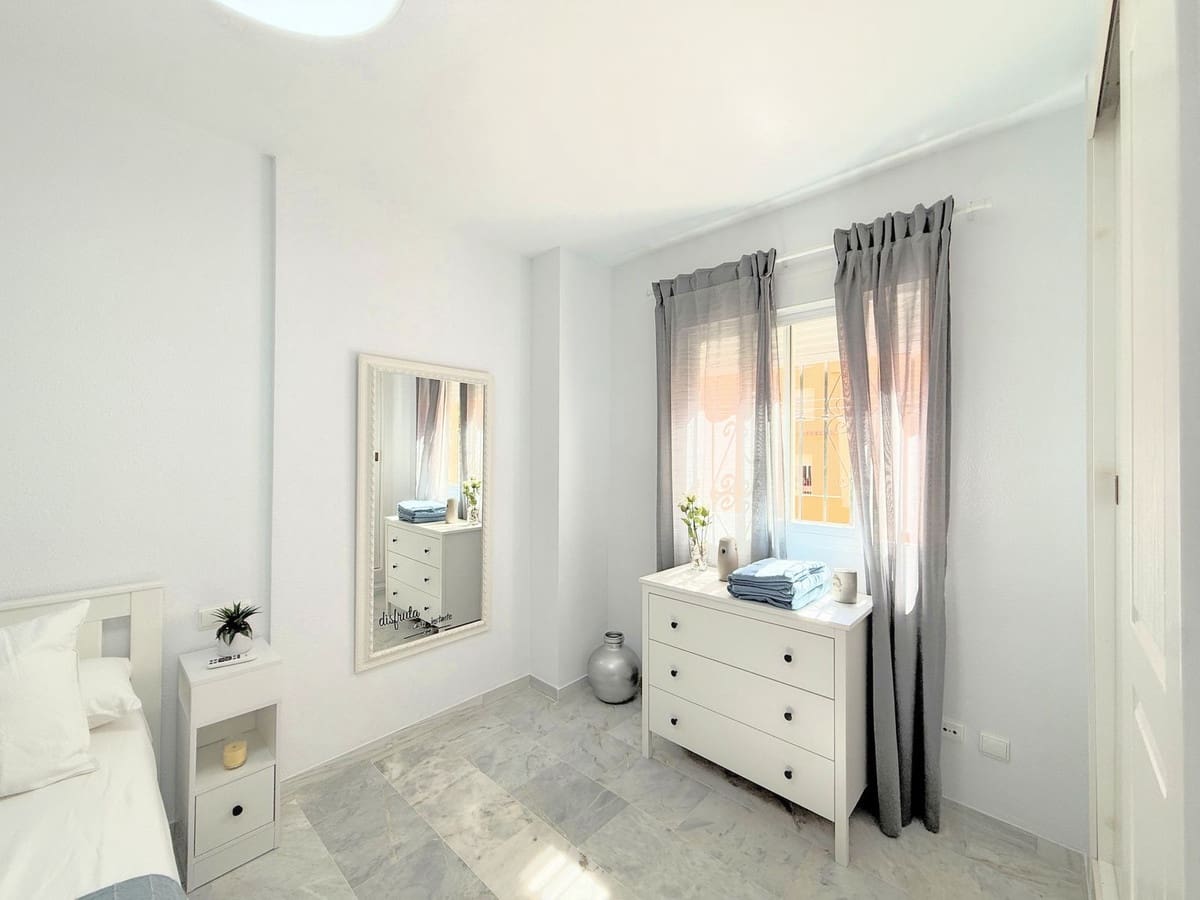 2 soveværelse Lejlighed til salg i La Duquesa / Puerto de la Duquesa - € 268.000 (Ref: 9364126)