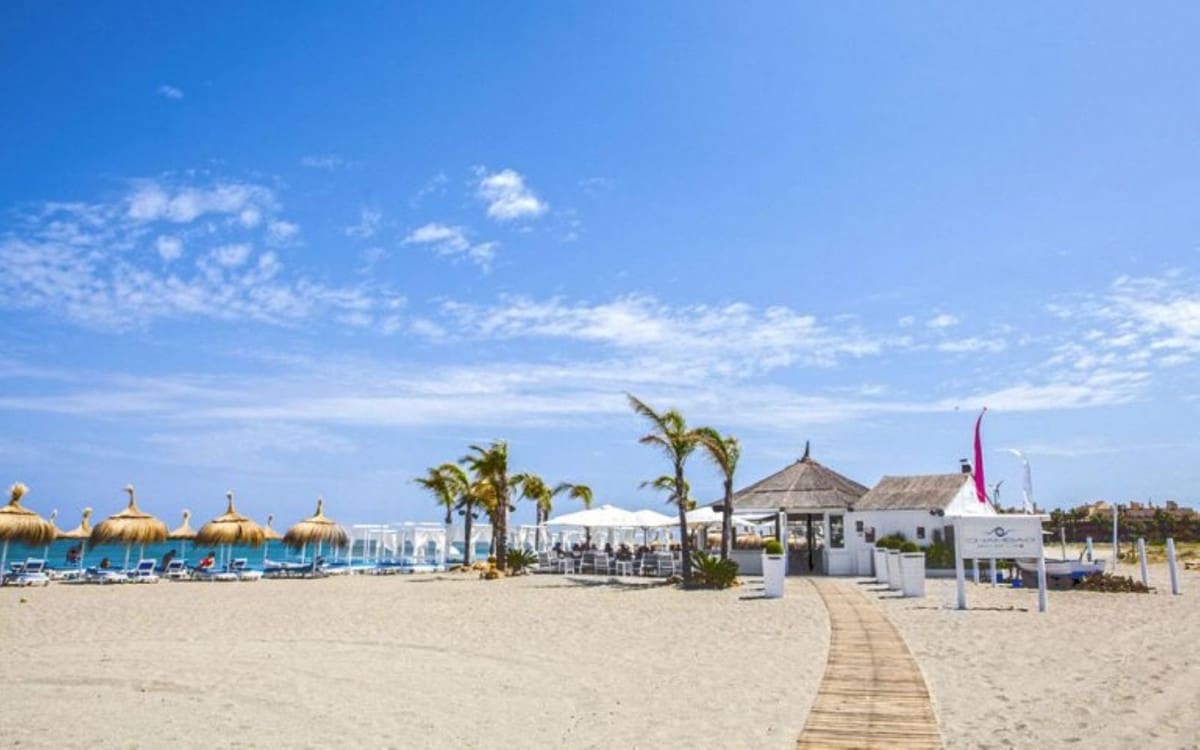 2 soveværelse Lejlighed til salg i La Duquesa / Puerto de la Duquesa - € 268.000 (Ref: 9364126)