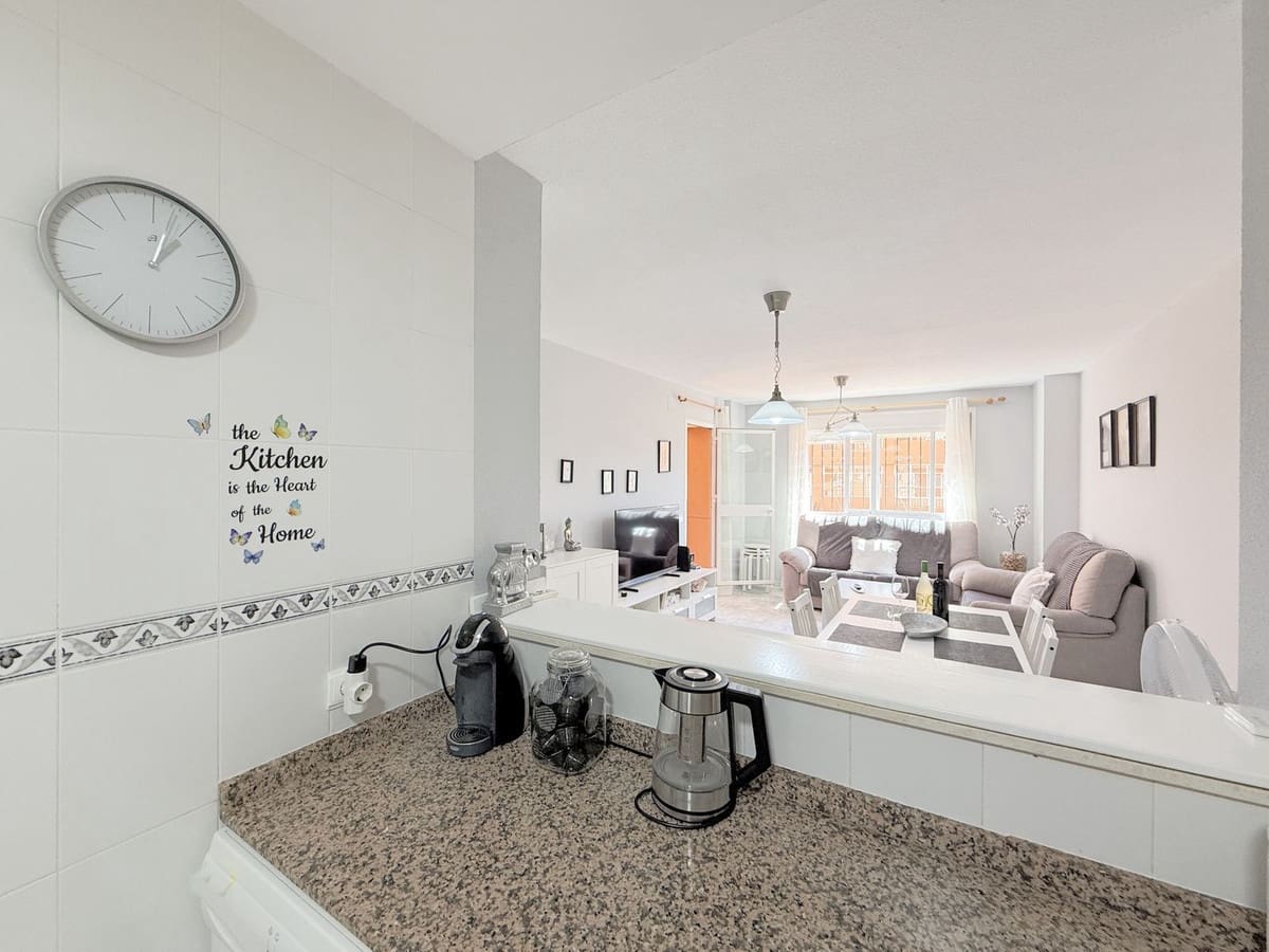 2 soveværelse Lejlighed til salg i La Duquesa / Puerto de la Duquesa - € 268.000 (Ref: 9364126)