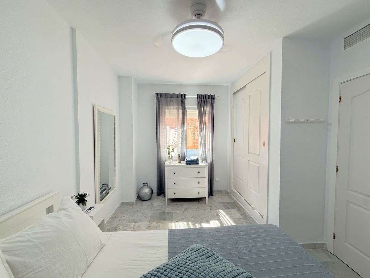 2 soveværelse Lejlighed til salg i La Duquesa / Puerto de la Duquesa - € 268.000 (Ref: 9364126)