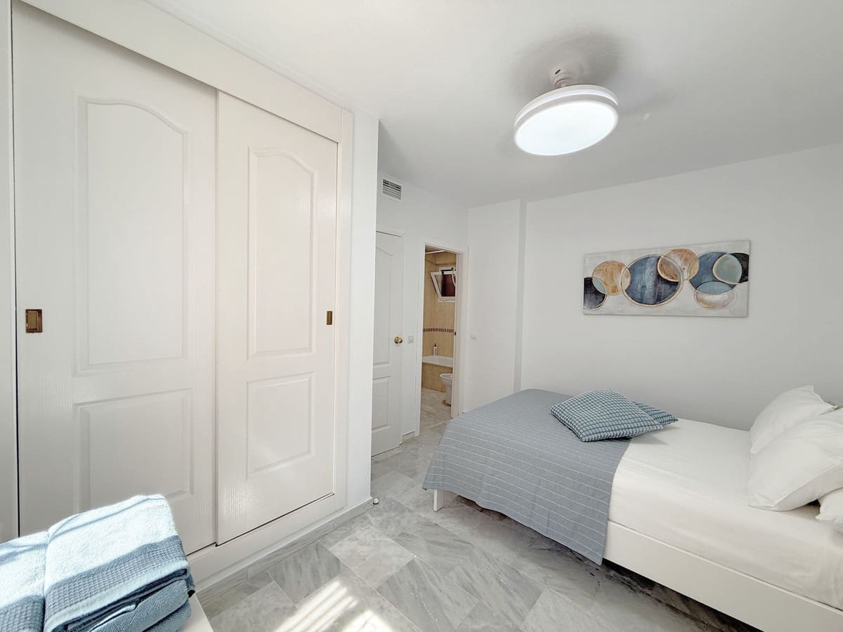 2 soveværelse Lejlighed til salg i La Duquesa / Puerto de la Duquesa - € 268.000 (Ref: 9364126)