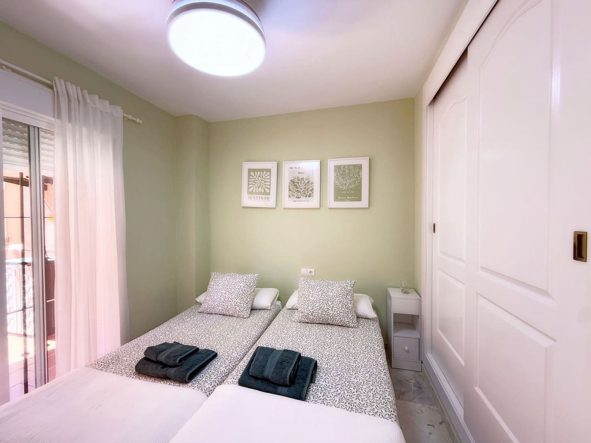 2 soveværelse Lejlighed til salg i La Duquesa / Puerto de la Duquesa - € 268.000 (Ref: 9364126)