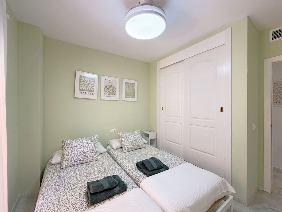 2 soveværelse Lejlighed til salg i La Duquesa / Puerto de la Duquesa - € 268.000 (Ref: 9364126)