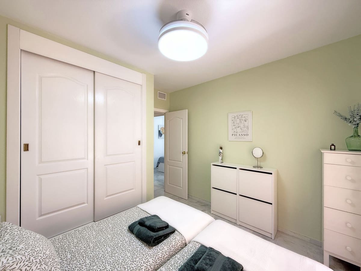 2 soveværelse Lejlighed til salg i La Duquesa / Puerto de la Duquesa - € 268.000 (Ref: 9364126)