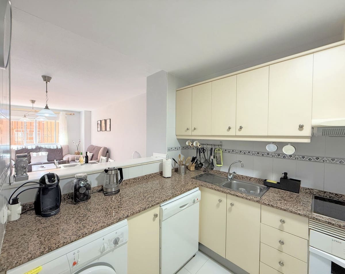 2 soveværelse Lejlighed til salg i La Duquesa / Puerto de la Duquesa - € 268.000 (Ref: 9364126)