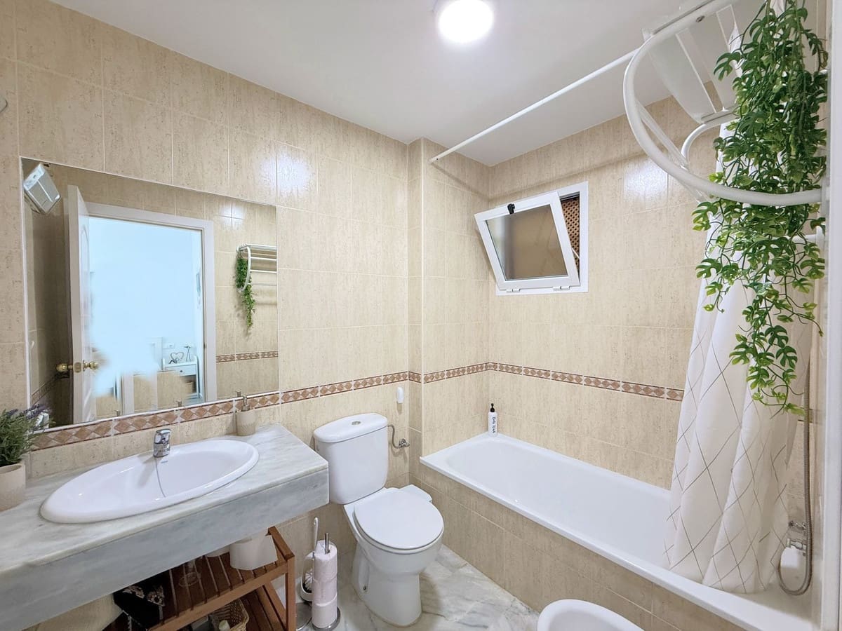 2 soveværelse Lejlighed til salg i La Duquesa / Puerto de la Duquesa - € 268.000 (Ref: 9364126)