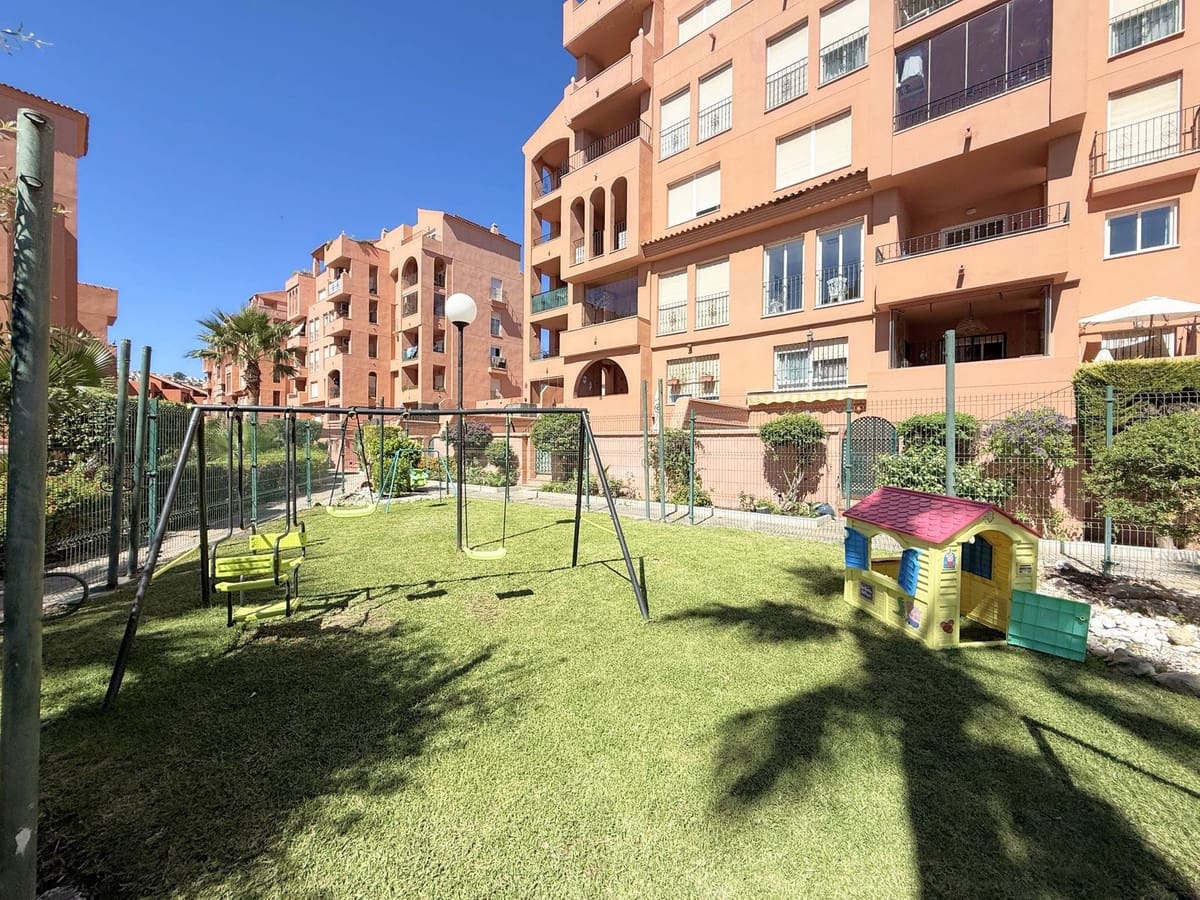 2 soveværelse Lejlighed til salg i La Duquesa / Puerto de la Duquesa - € 268.000 (Ref: 9364126)