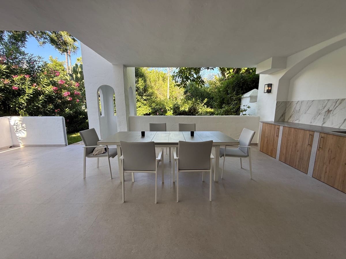 3 bedroom Apartment for sale in San Pedro de Alcantara - € 790,000 (Ref: 9364128)