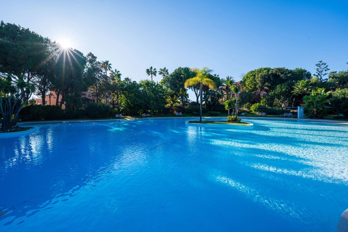 3 bedroom Apartment for sale in San Pedro de Alcantara - € 790,000 (Ref: 9364128)