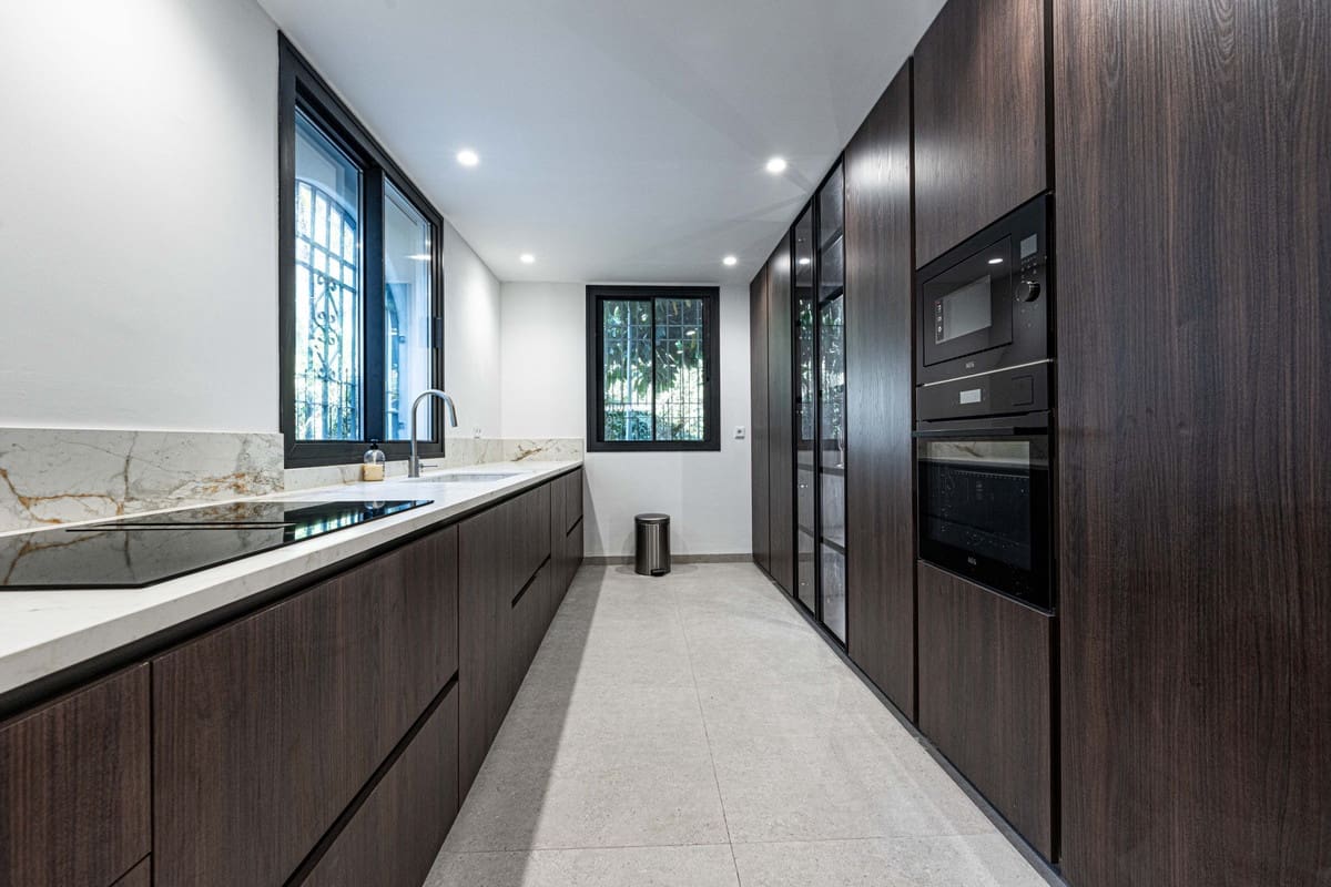 3 bedroom Apartment for sale in San Pedro de Alcantara - € 790,000 (Ref: 9364128)