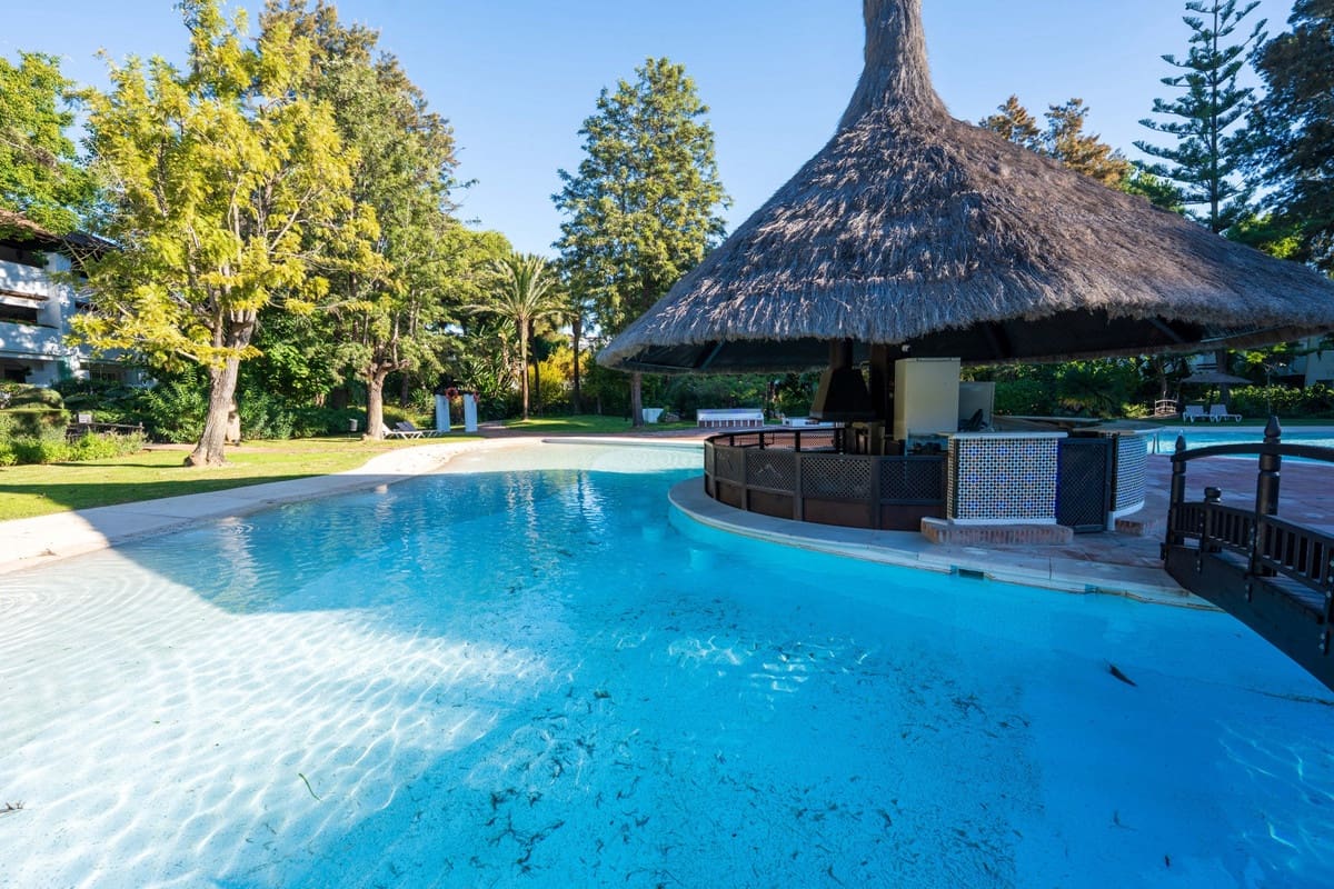 3 bedroom Apartment for sale in San Pedro de Alcantara - € 790,000 (Ref: 9364128)