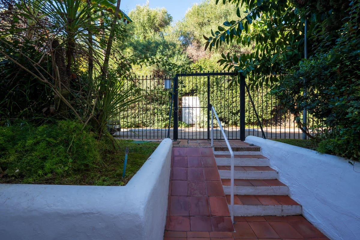 3 bedroom Apartment for sale in San Pedro de Alcantara - € 790,000 (Ref: 9364128)