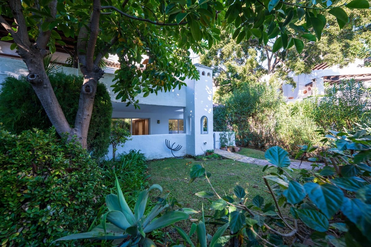 3 bedroom Apartment for sale in San Pedro de Alcantara - € 790,000 (Ref: 9364128)