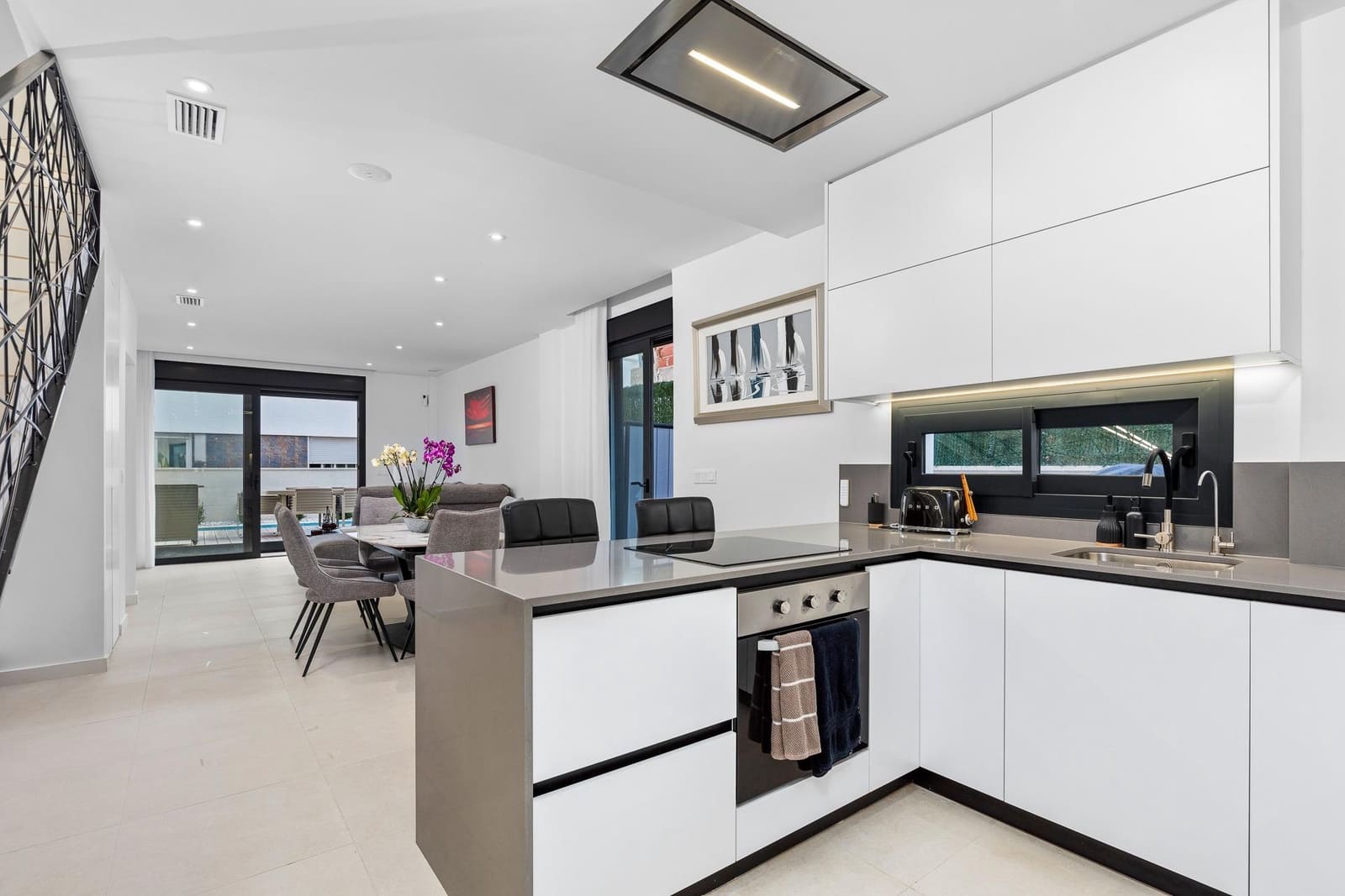 4 slaapkamer Halfvrijstaande villa te koop in Guardamar del Segura - € 507.050 (Ref: 9365763)