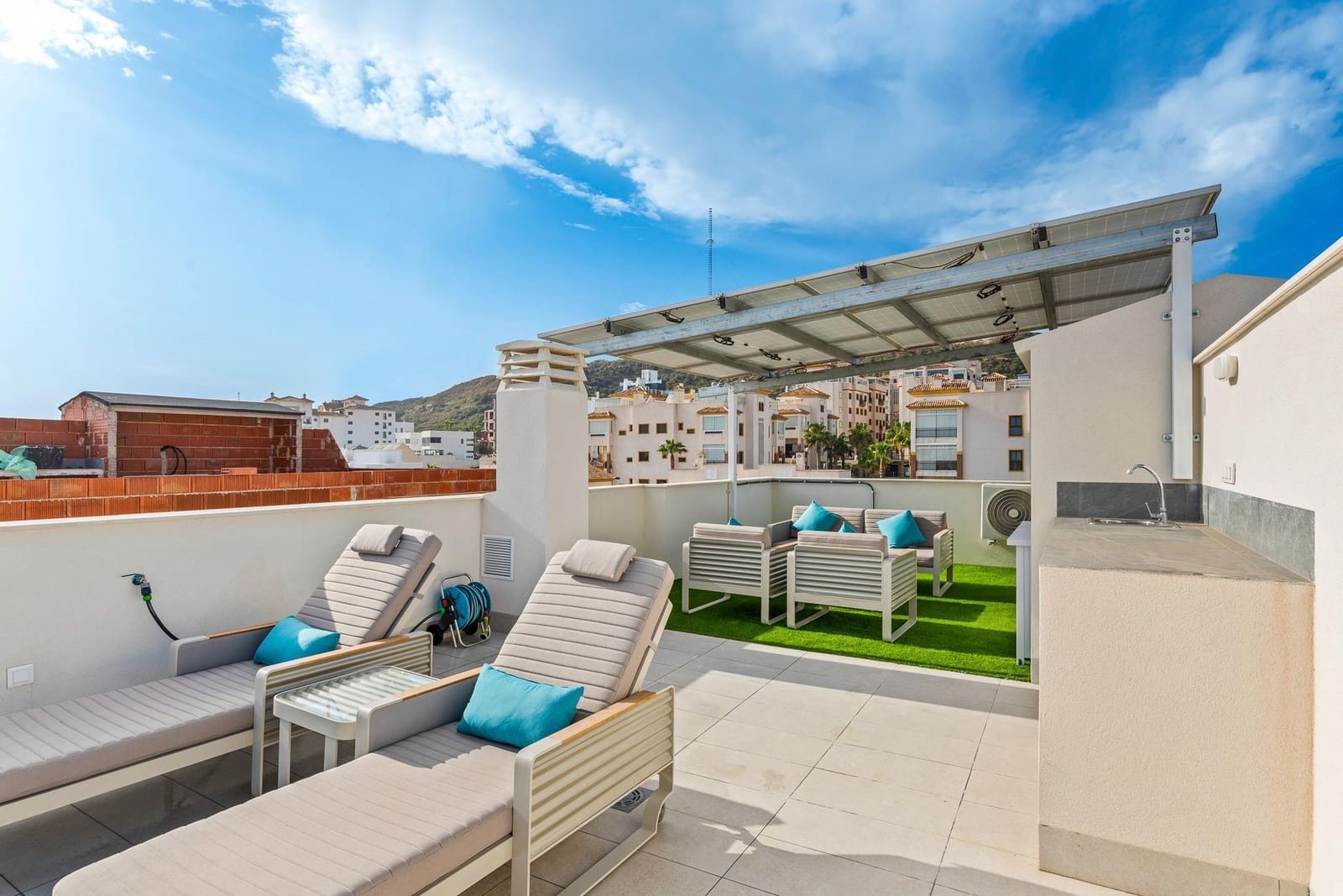 4 slaapkamer Halfvrijstaande villa te koop in Guardamar del Segura - € 507.050 (Ref: 9365763)