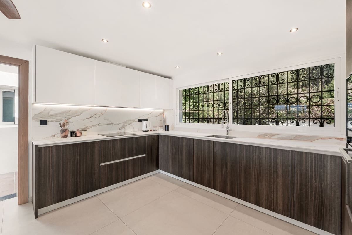 4 slaapkamer Villa te koop in El Paraiso - € 1.695.000 (Ref: 9371564)