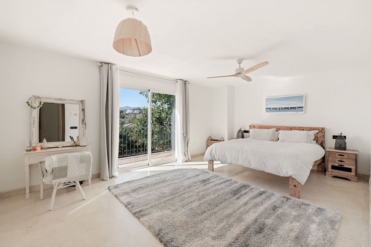 4 slaapkamer Villa te koop in El Paraiso - € 1.695.000 (Ref: 9371564)