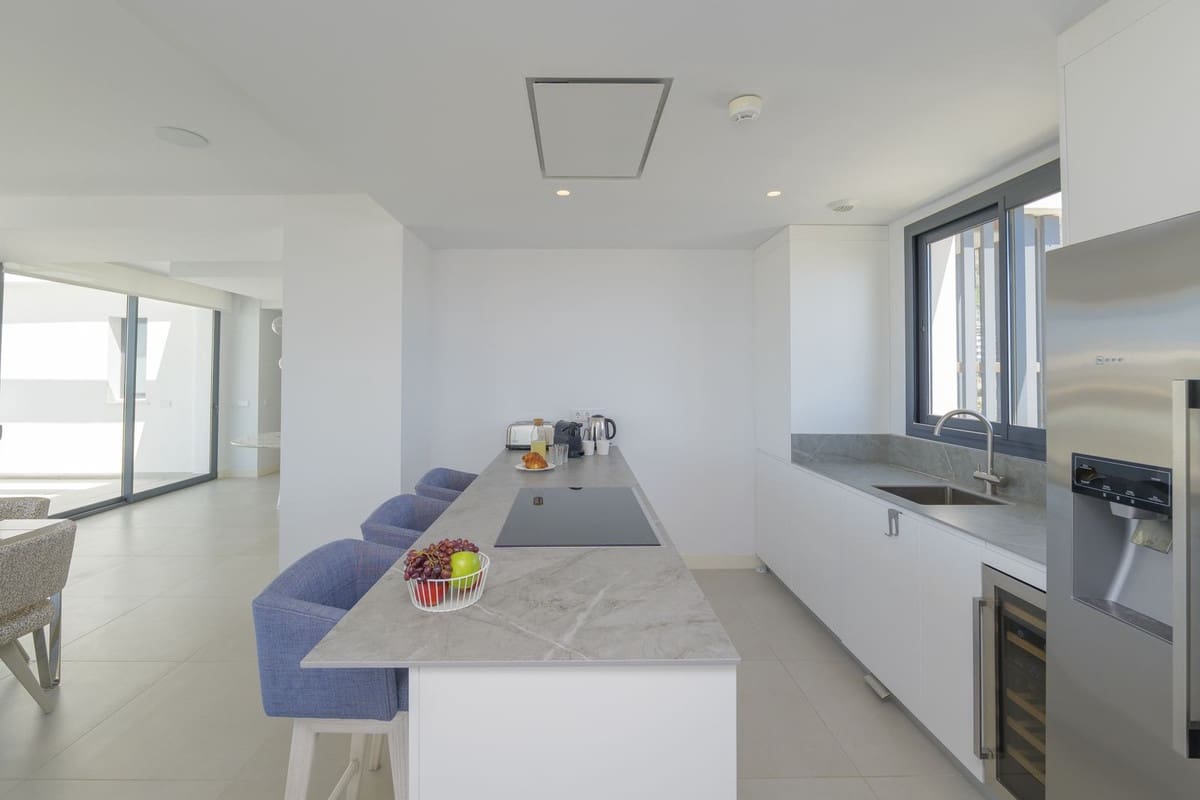 3 bedroom Penthouse for sale in Fuengirola with pool - € 1,595,000 (Ref: 9371571)