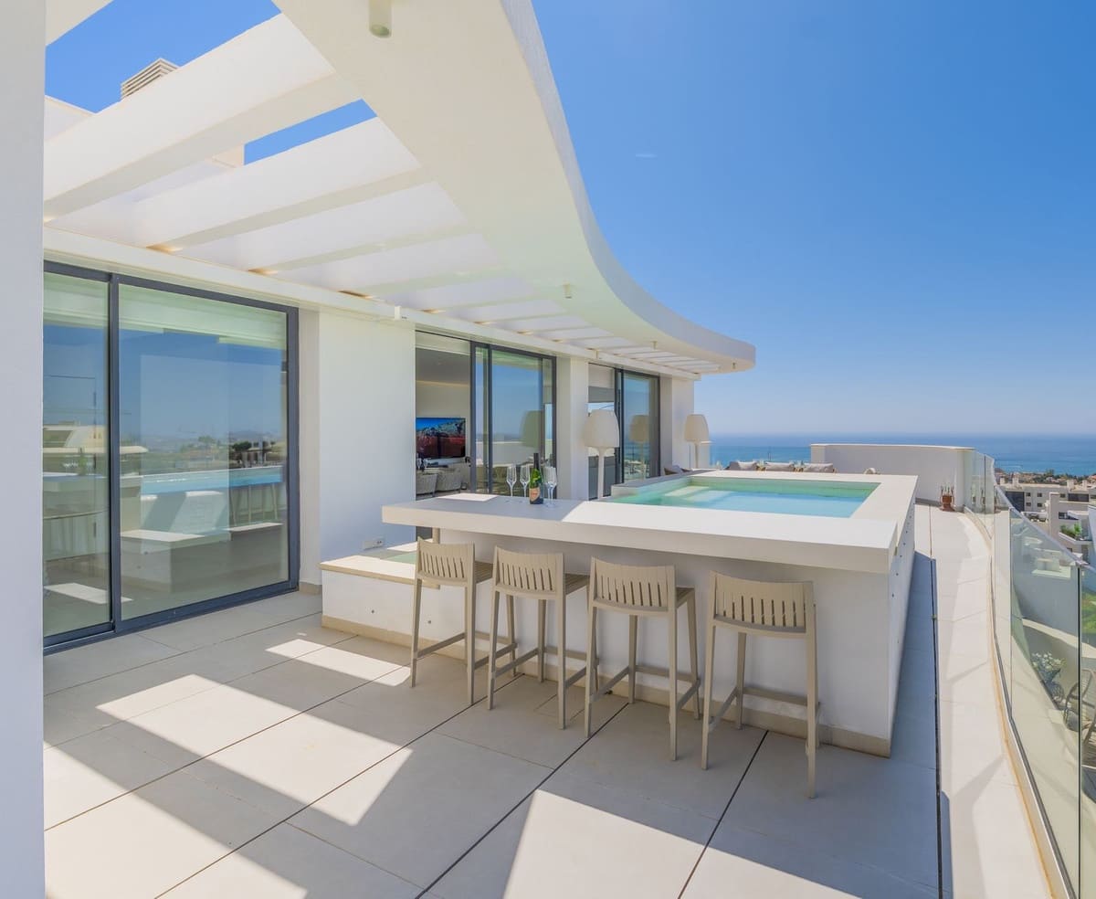 3 bedroom Penthouse for sale in Fuengirola with pool - € 1,595,000 (Ref: 9371571)