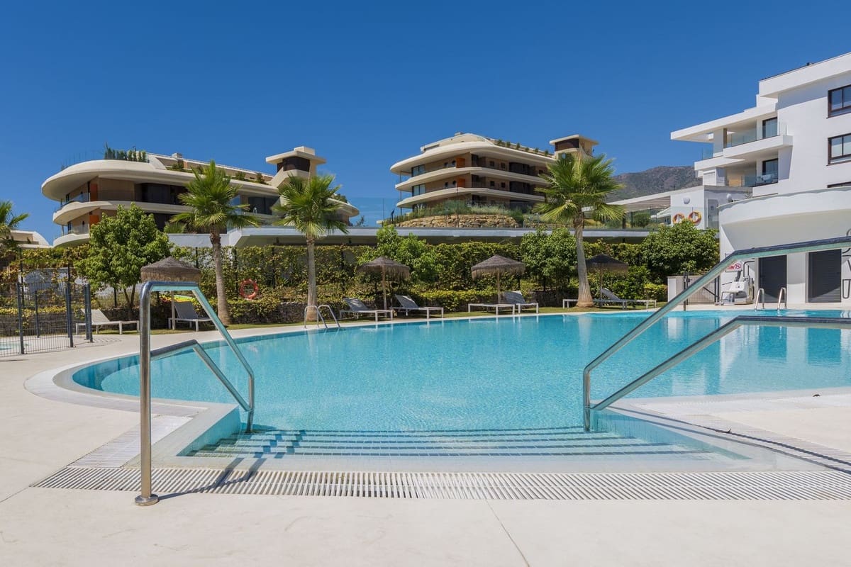 3 bedroom Penthouse for sale in Fuengirola with pool - € 1,595,000 (Ref: 9371571)