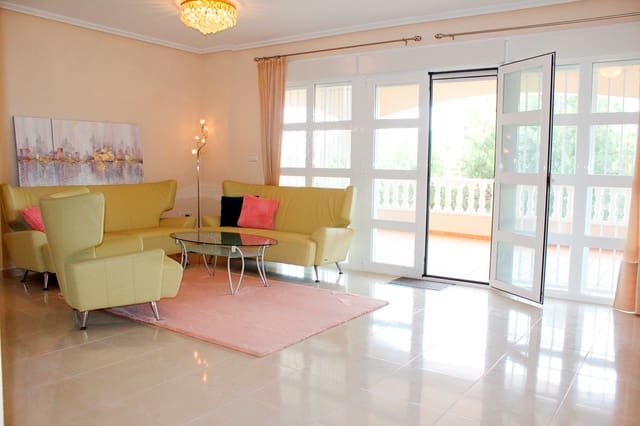 Chalet de 4 habitaciones en Orihuela Costa, Orihuela en venta - 549.900 € (Ref: 9380192)