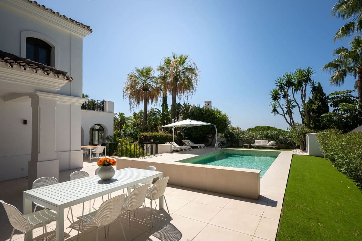 6 bedroom Villa for sale in Marbesa with pool - € 3,300,000 (Ref: 9380202)