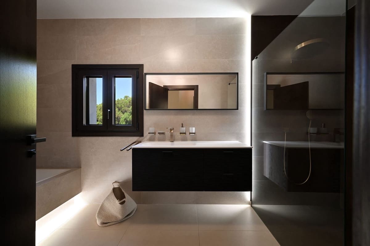 6 bedroom Villa for sale in Marbesa with pool - € 3,300,000 (Ref: 9380202)