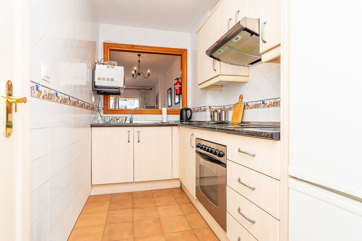 Apartamento de 2 habitaciones en Calahonda en venta - 349.000 € (Ref: 9380203)