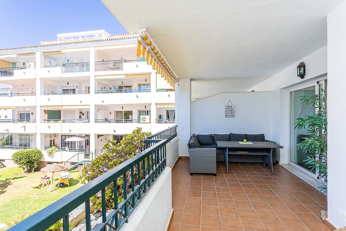 Apartamento de 2 habitaciones en Calahonda en venta - 349.000 € (Ref: 9380203)