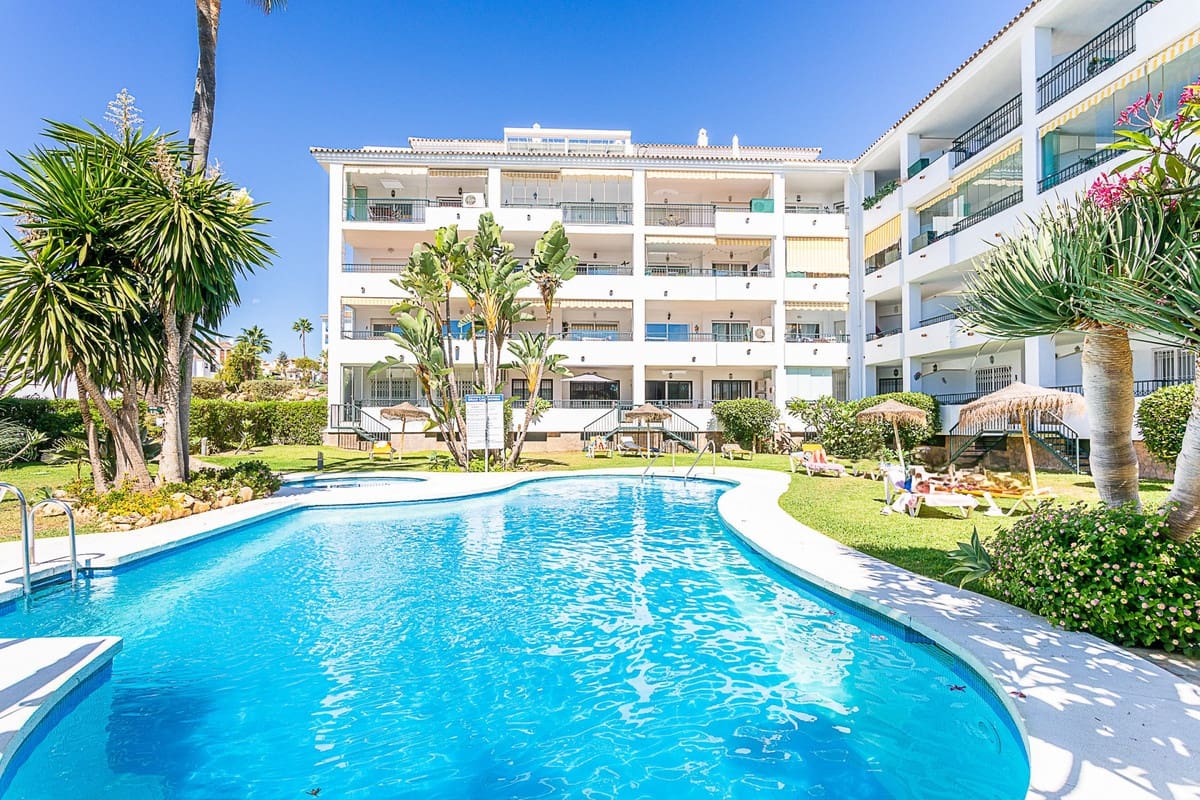 Apartamento de 2 habitaciones en Calahonda en venta - 349.000 € (Ref: 9380203)