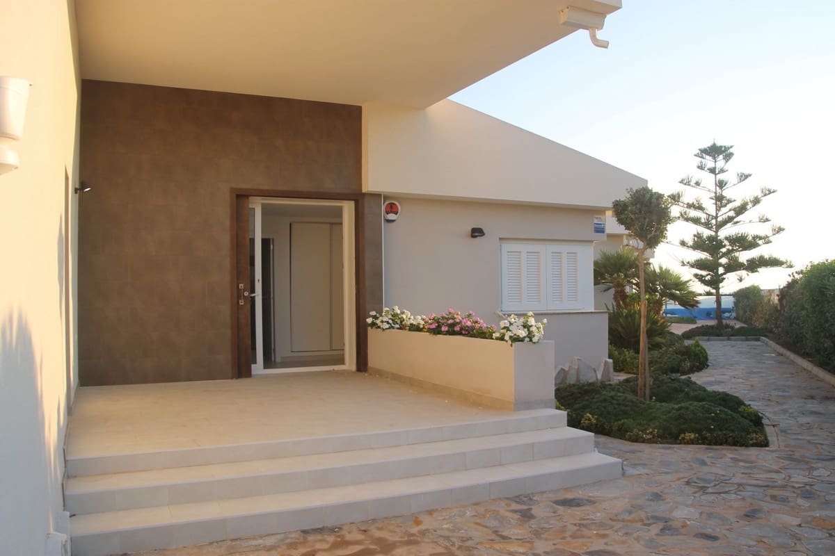 3 bedroom Villa for sale in Playa Honda - € 1,350,000 (Ref: 9380204)