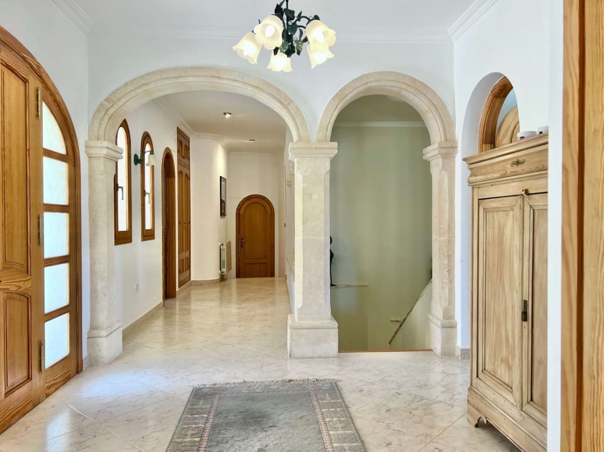 4 bedroom Villa for sale in Calpe / Calp - € 849,000 (Ref: 9380213)