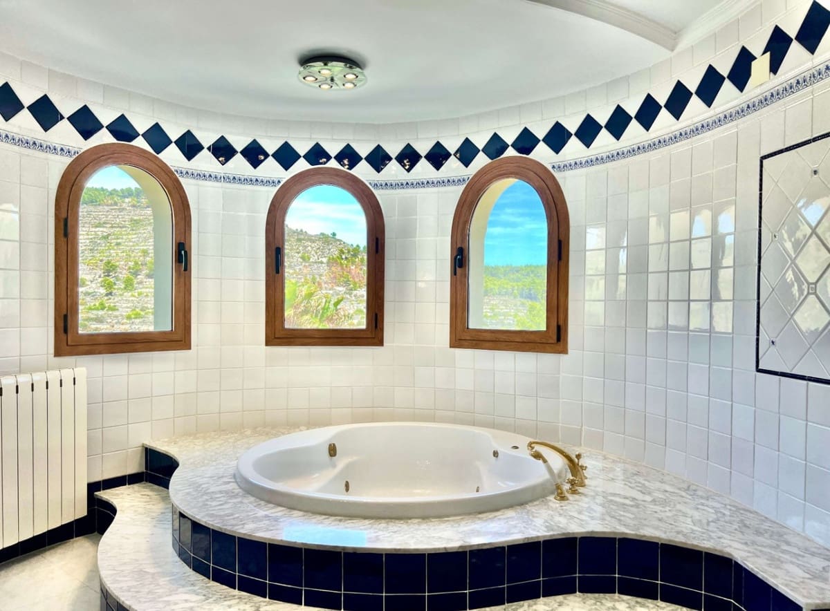 4 bedroom Villa for sale in Calpe / Calp - € 849,000 (Ref: 9380213)