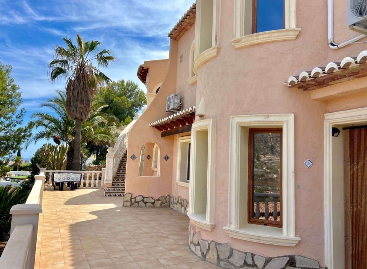 4 bedroom Villa for sale in Calpe / Calp - € 849,000 (Ref: 9380213)