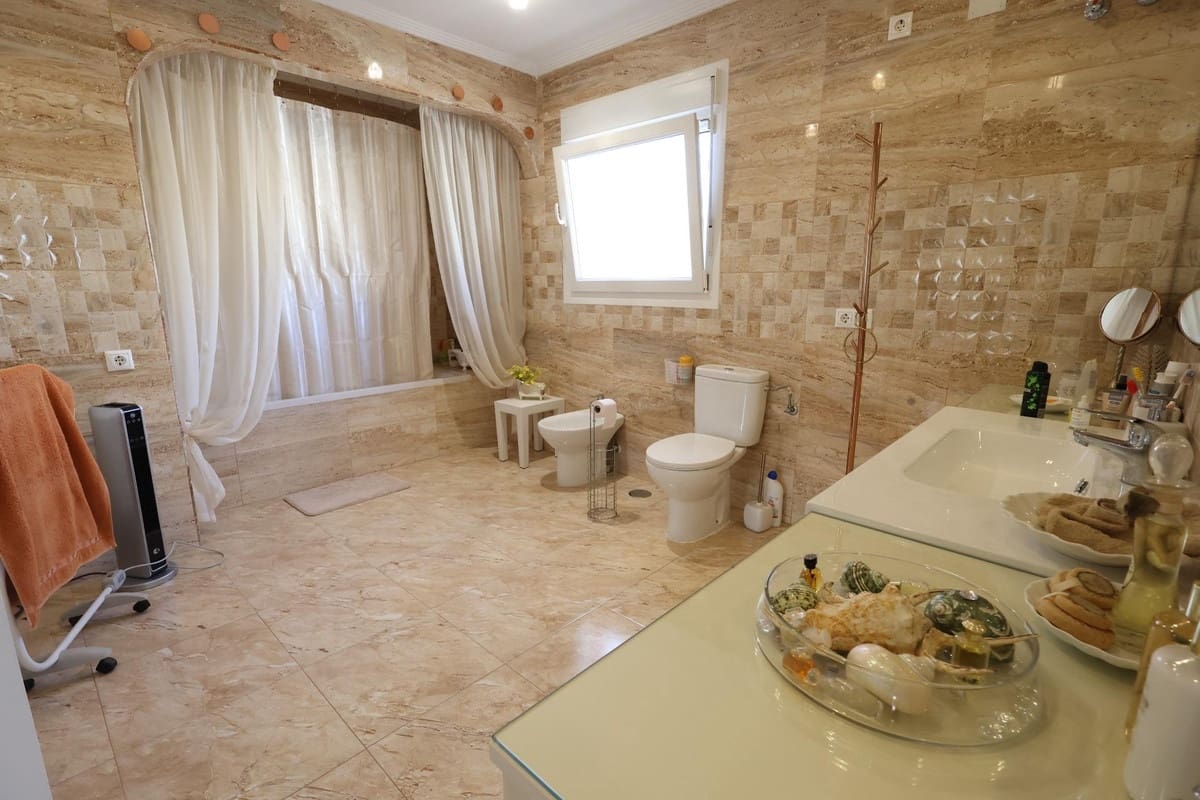 5 soverom Villa til salgs i Torrevieja - € 930 000 (Ref: 9380216)