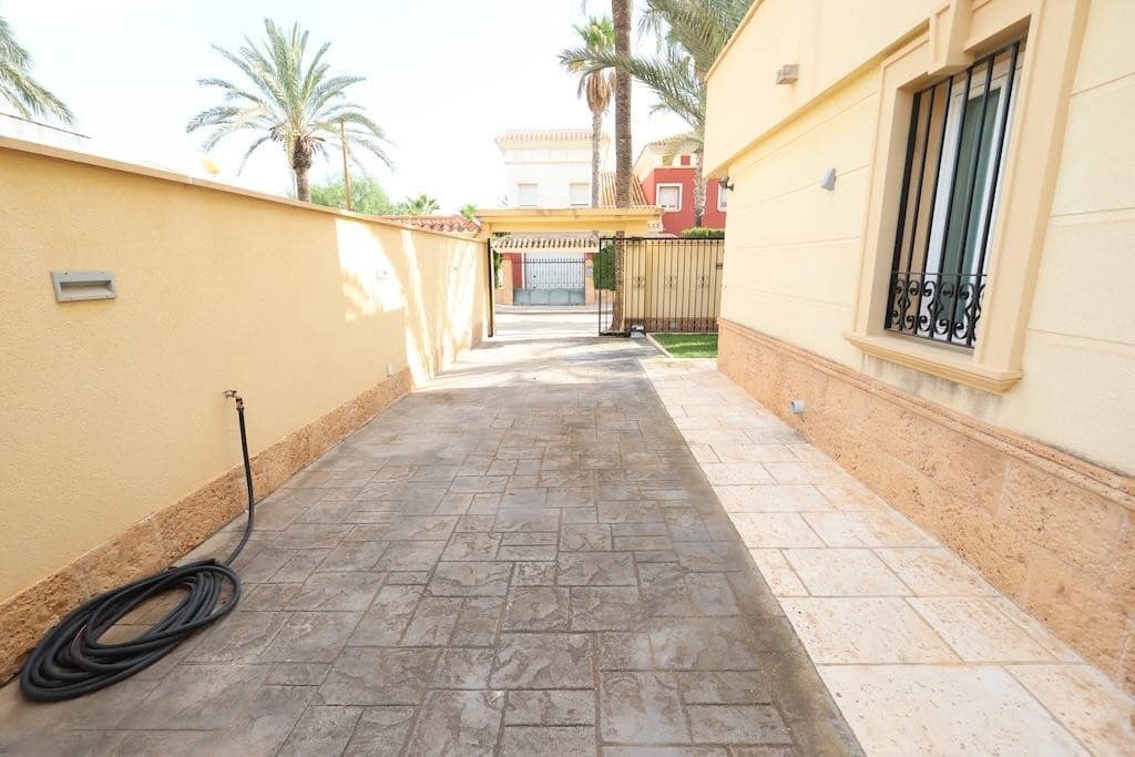 4 bedroom Villa for sale in Cabo Roig - € 1,190,000 (Ref: 9380221)