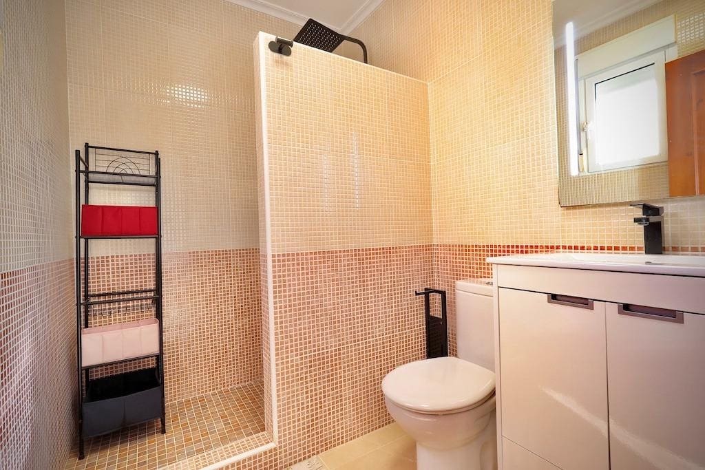 4 bedroom Villa for sale in San Miguel de Salinas - € 309,000 (Ref: 9380231)